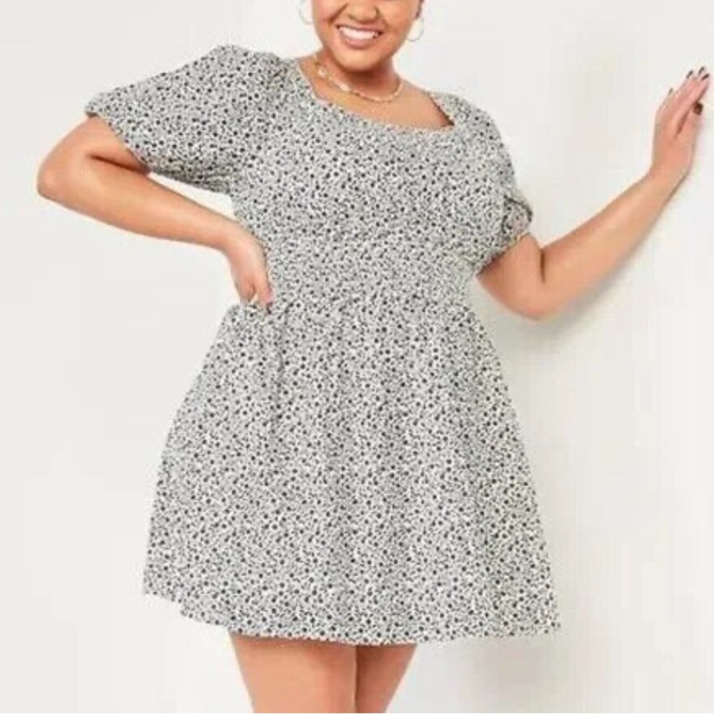 NWT Short puff sleeve floral mini dress